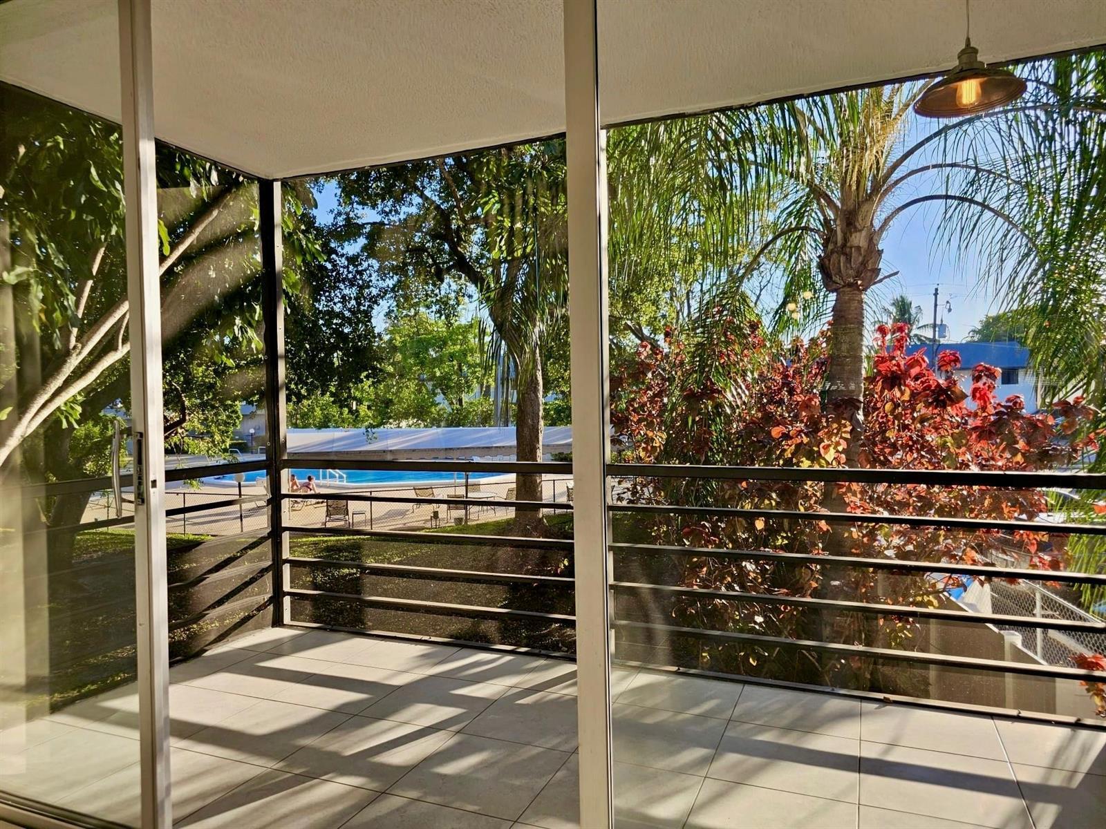118 Royal Park Drive Unit 2e, Oakland Park FL 33309 photo 2