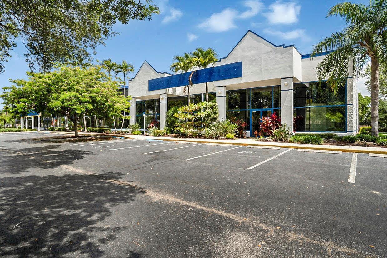 1605 W Oakland Park Boulevard, Oakland Park FL 33311 photo 3