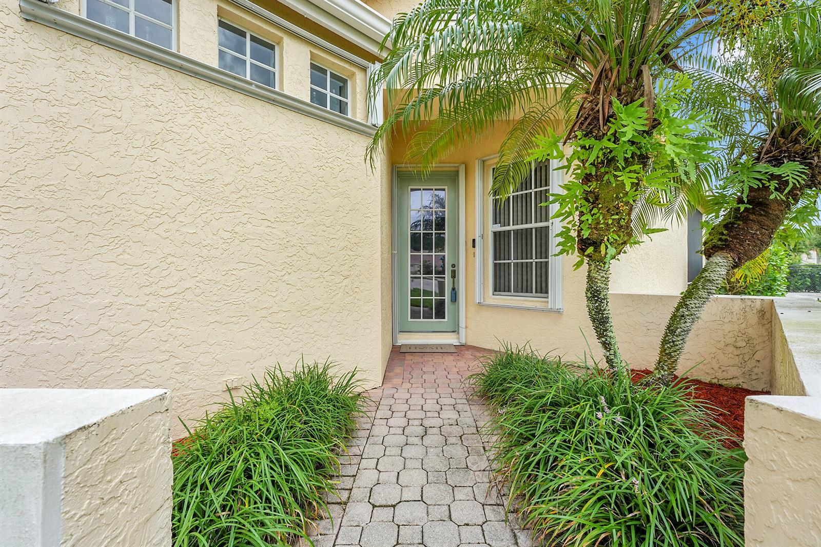 627 SW Saint Thomas Cove, Port St. Lucie FL 34986 photo 2