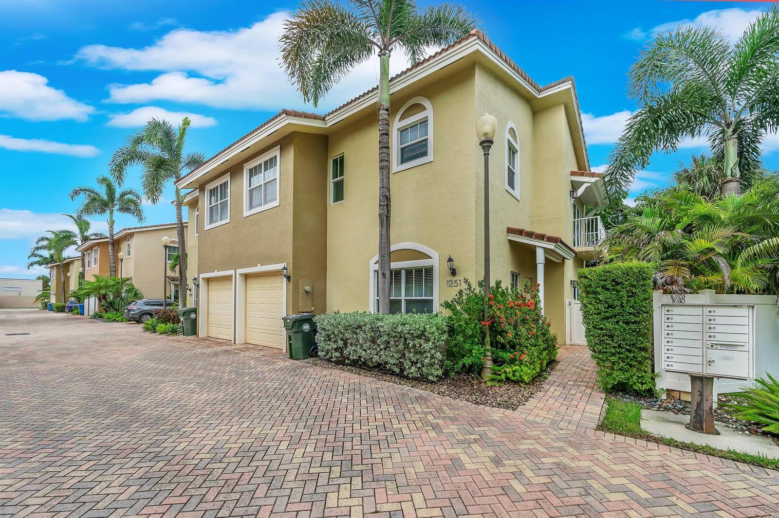 1251 NE 32nd Street, Oakland Park FL 33334 photo 2