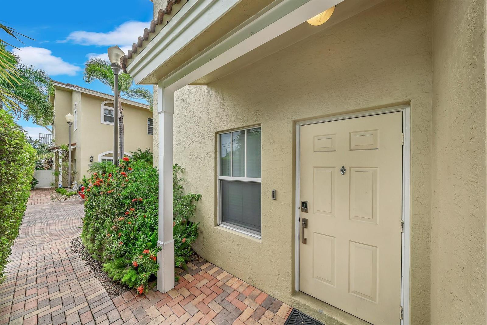 1251 NE 32nd Street, Oakland Park FL 33334 photo 4