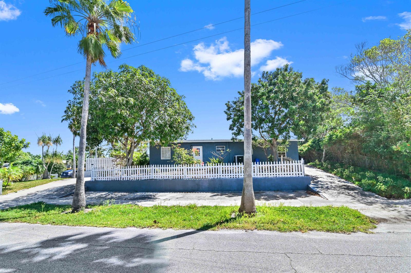 1032 W Jennings Street, Lantana FL 33462 photo 2