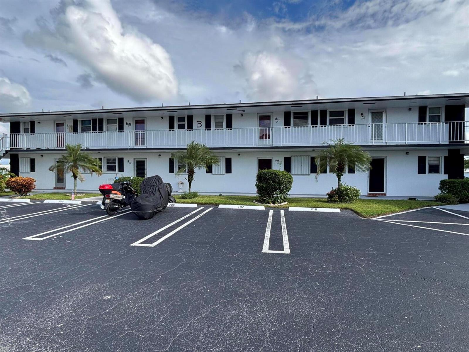 1112 Lake Terrace # 207, Boynton Beach FL 33426 photo 3