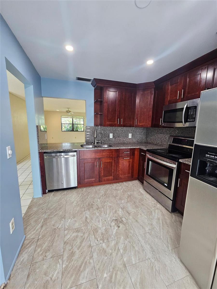 263 Deerfield Court, Royal Palm Beach FL 33411 photo 4