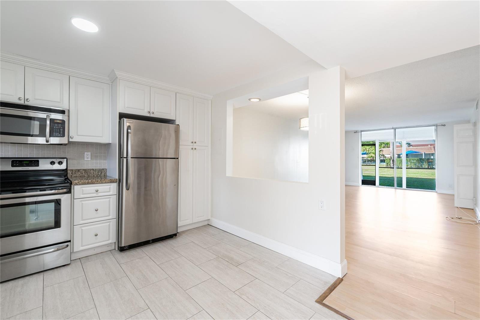 9523 S Hollybrook Lake Drive # 107, Pembroke Pines FL 33025 photo 2