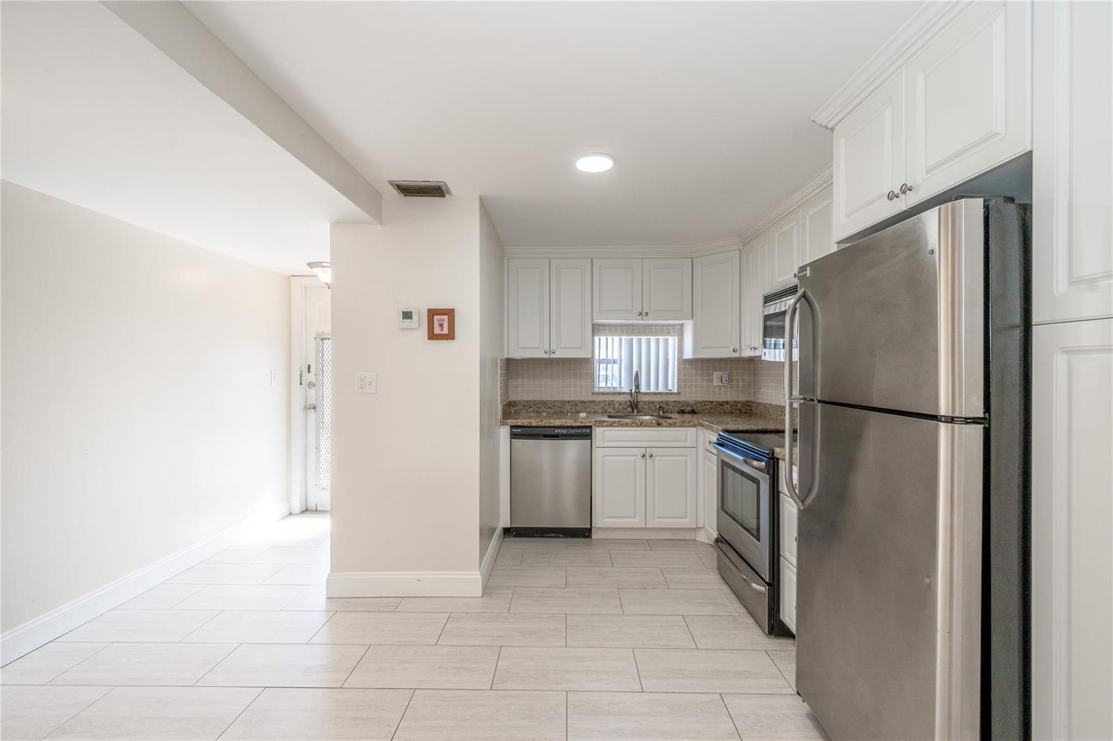 9523 S Hollybrook Lake Drive # 107, Pembroke Pines FL 33025