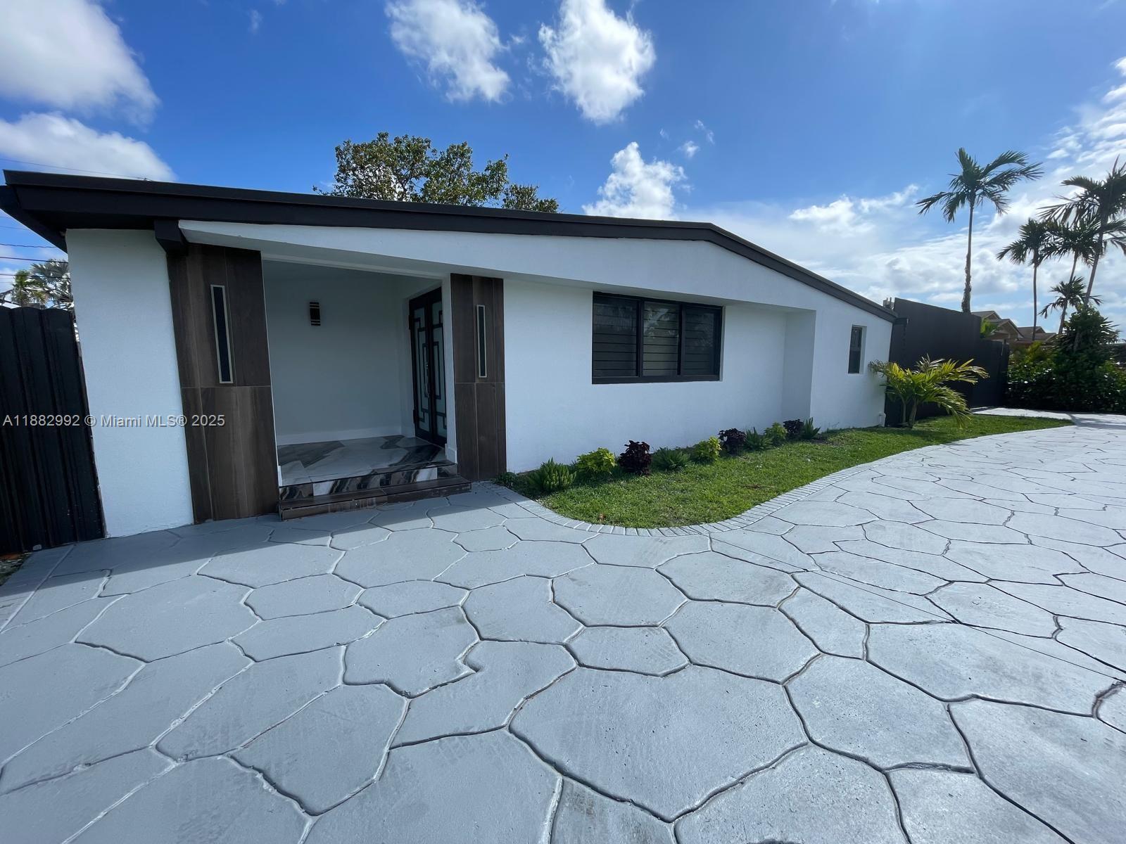 10460 SW 26th Ter, Miami FL 33165 photo 2