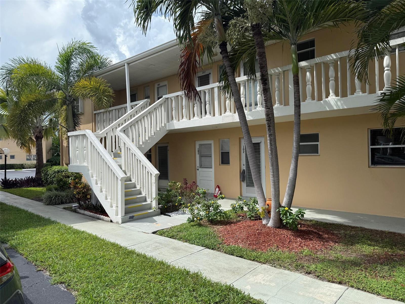 2141 NE 1st Court # 102, Boynton Beach FL 33435 photo 2