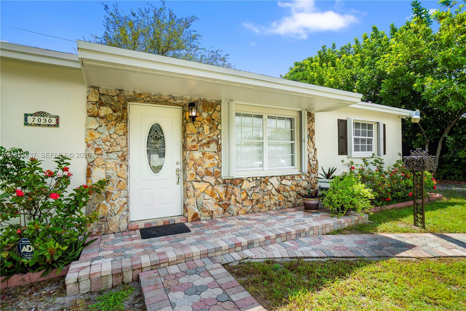7030 Tyler St, Hollywood FL 33024 photo 2
