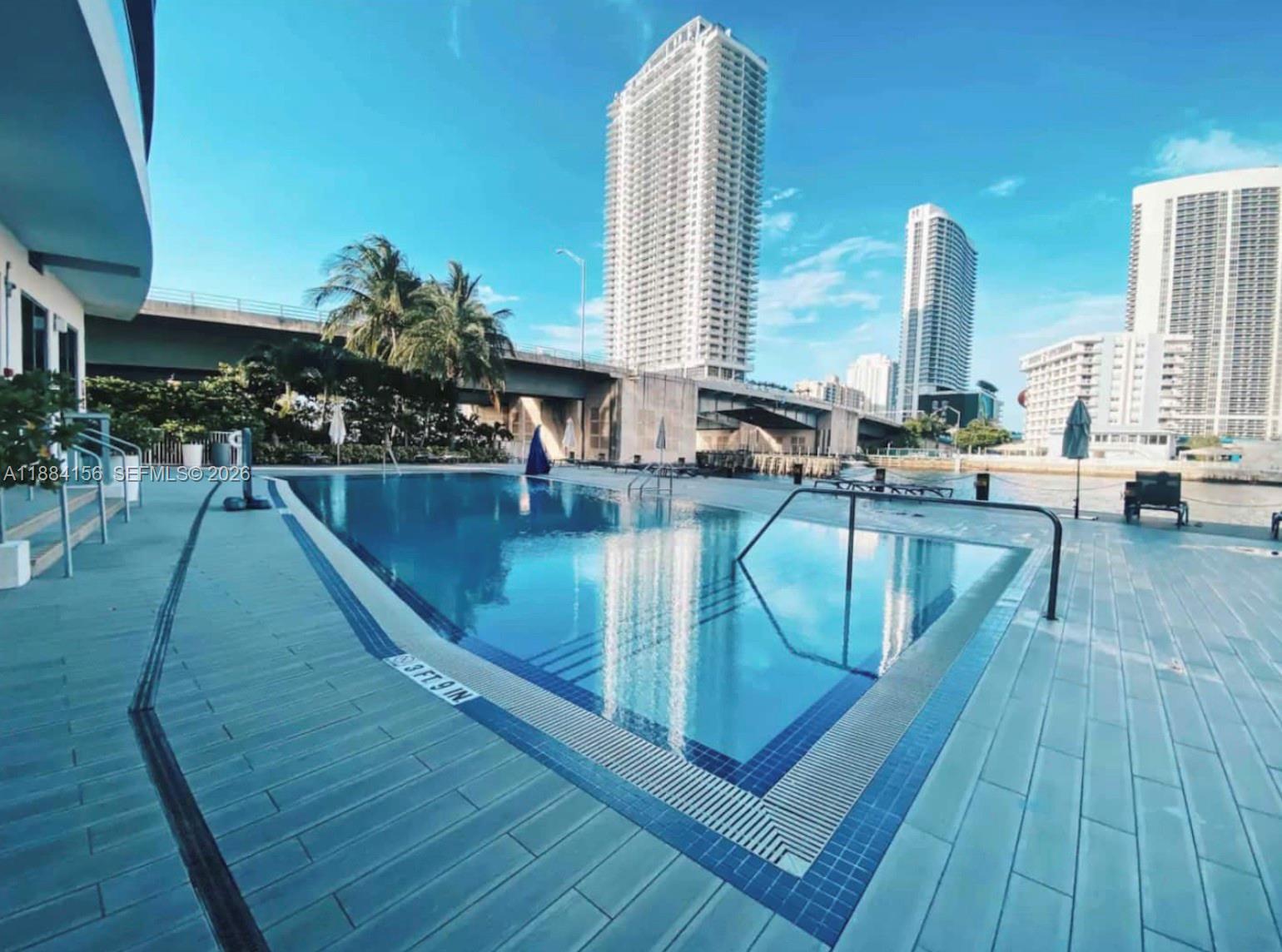 Hallandale Beach, FL 33009 photo 3