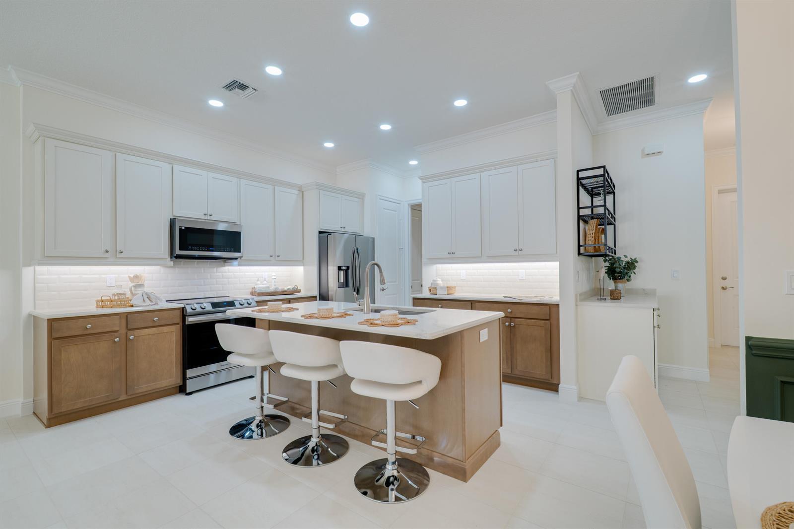 2005 Bridgepointe Circle # 98, Vero Beach FL 32967