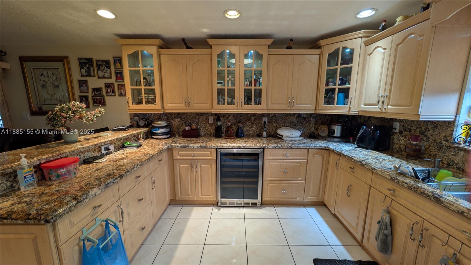 900 W 50th Pl, Hialeah FL 33012 photo 2