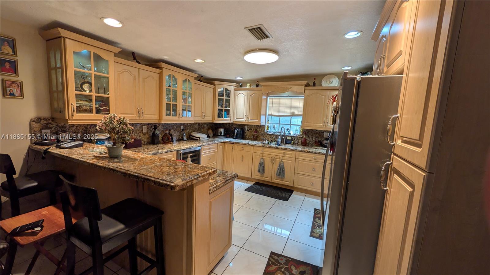 900 W 50th Pl, Hialeah FL 33012 photo 4