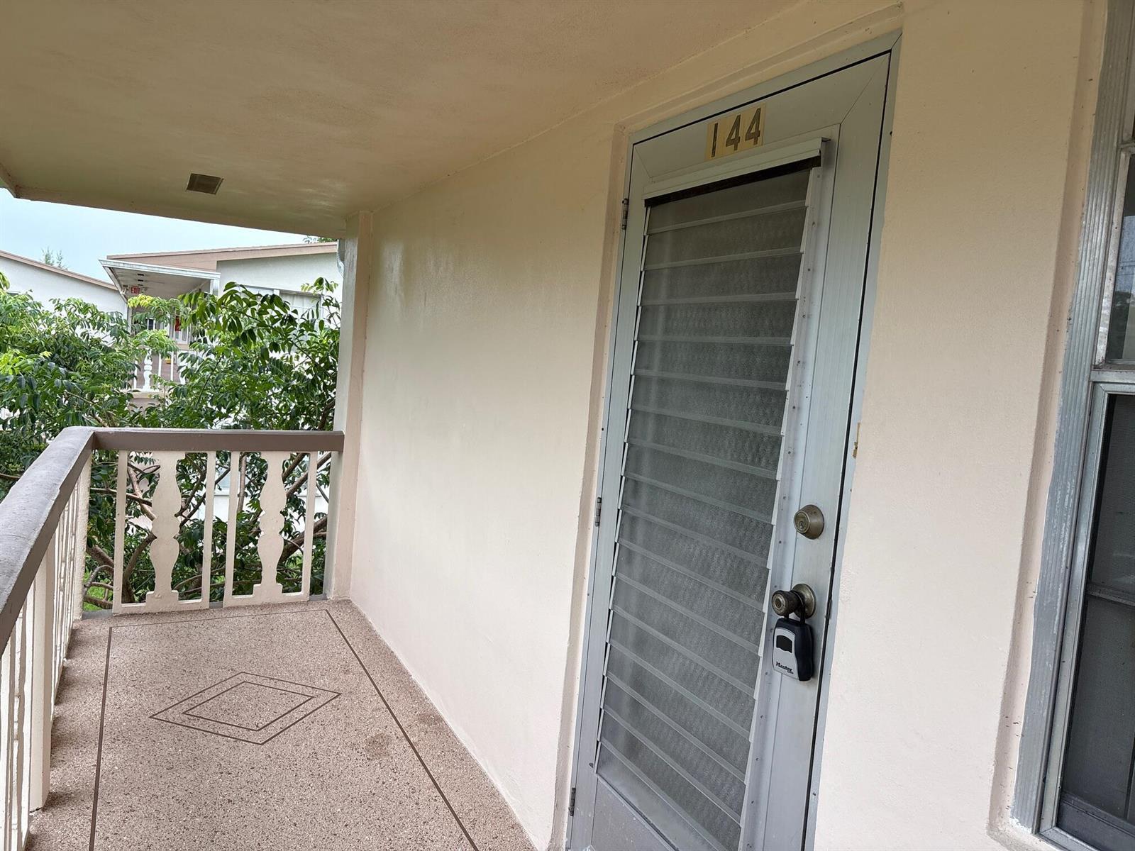 144 Norwich F, West Palm Beach FL 33417 photo 2