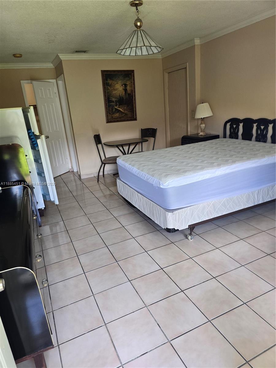 1113 NE 2nd St # 2, Hallandale Beach FL 33009