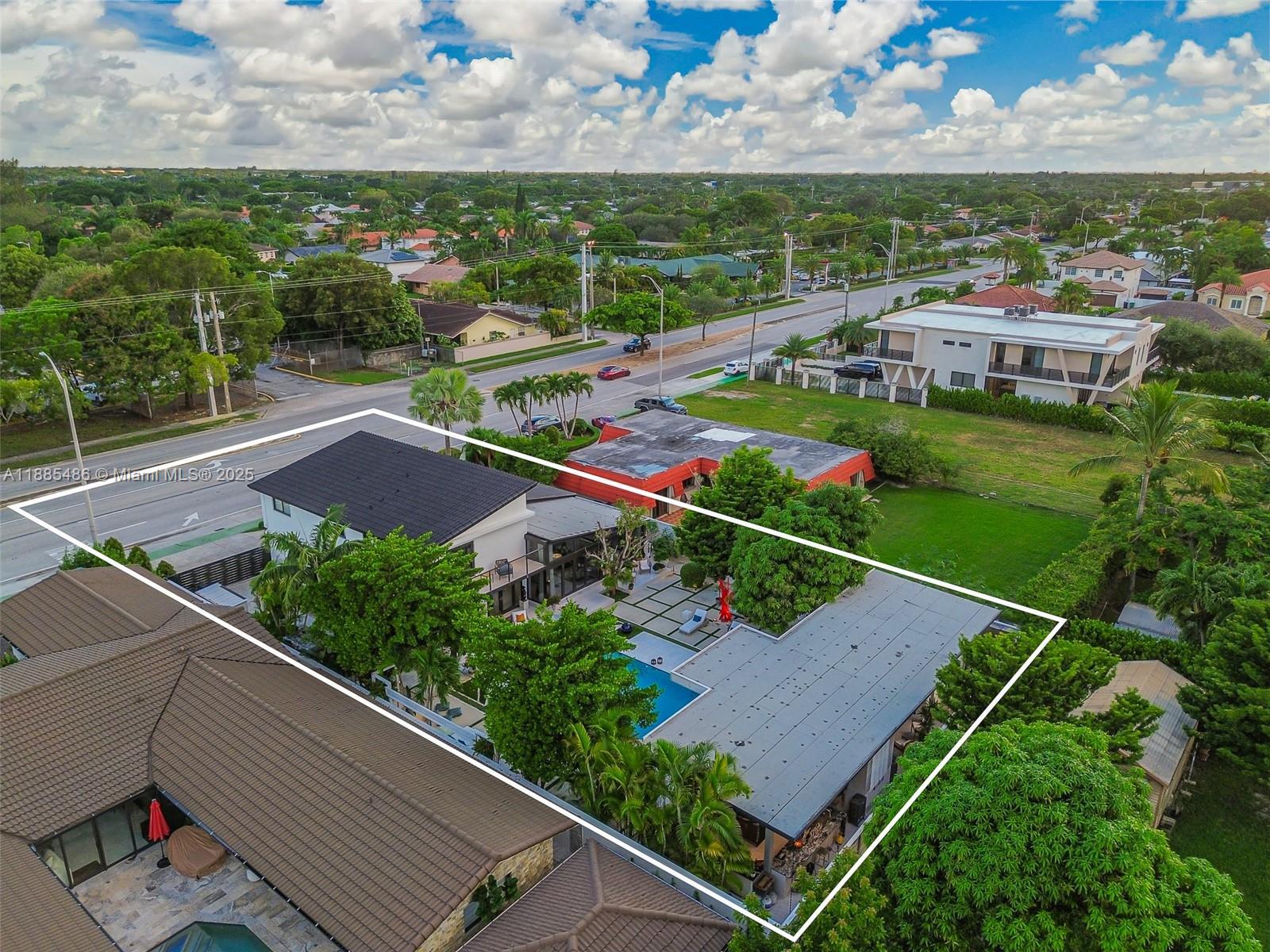 8761 SW 56th St, Miami FL 33165 photo 2
