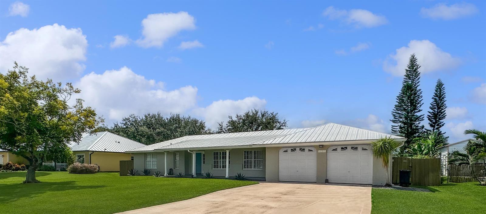 5205 Feather Creek Drive, Fort Pierce FL 34951 photo 3