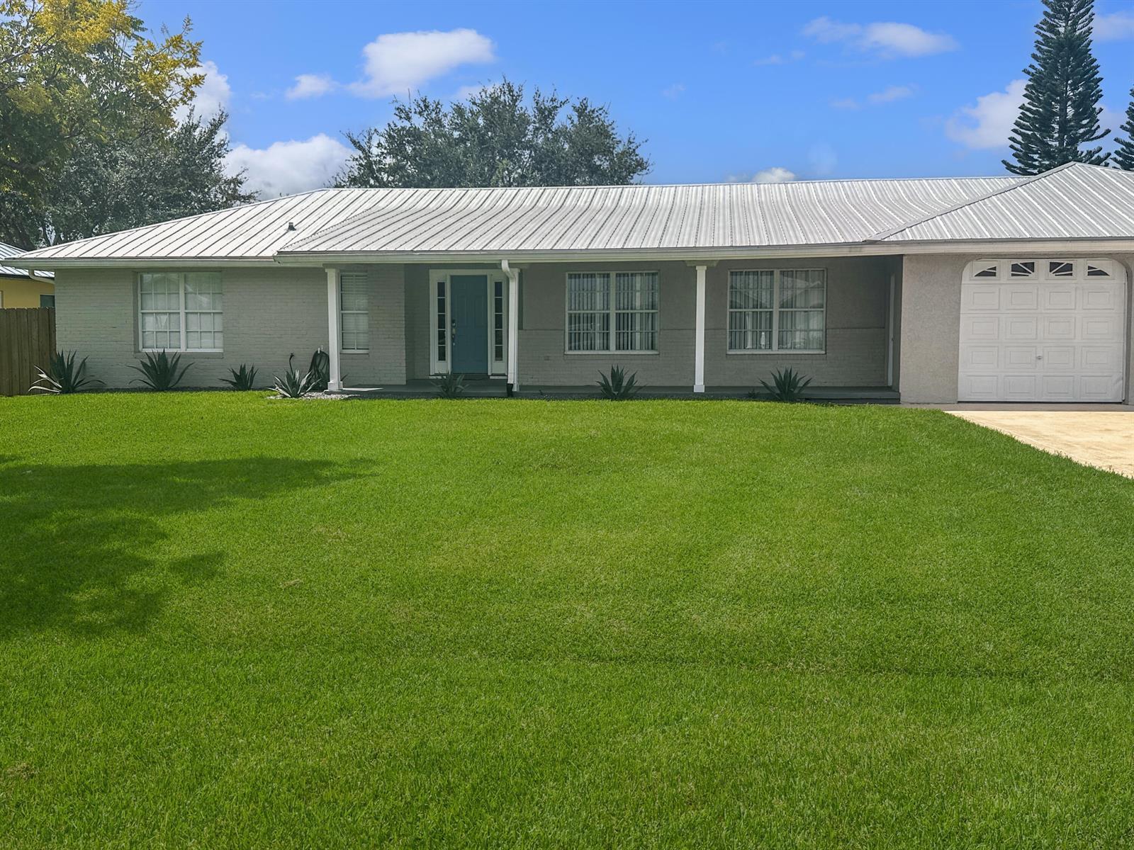 5205 Feather Creek Drive, Fort Pierce FL 34951 photo 4
