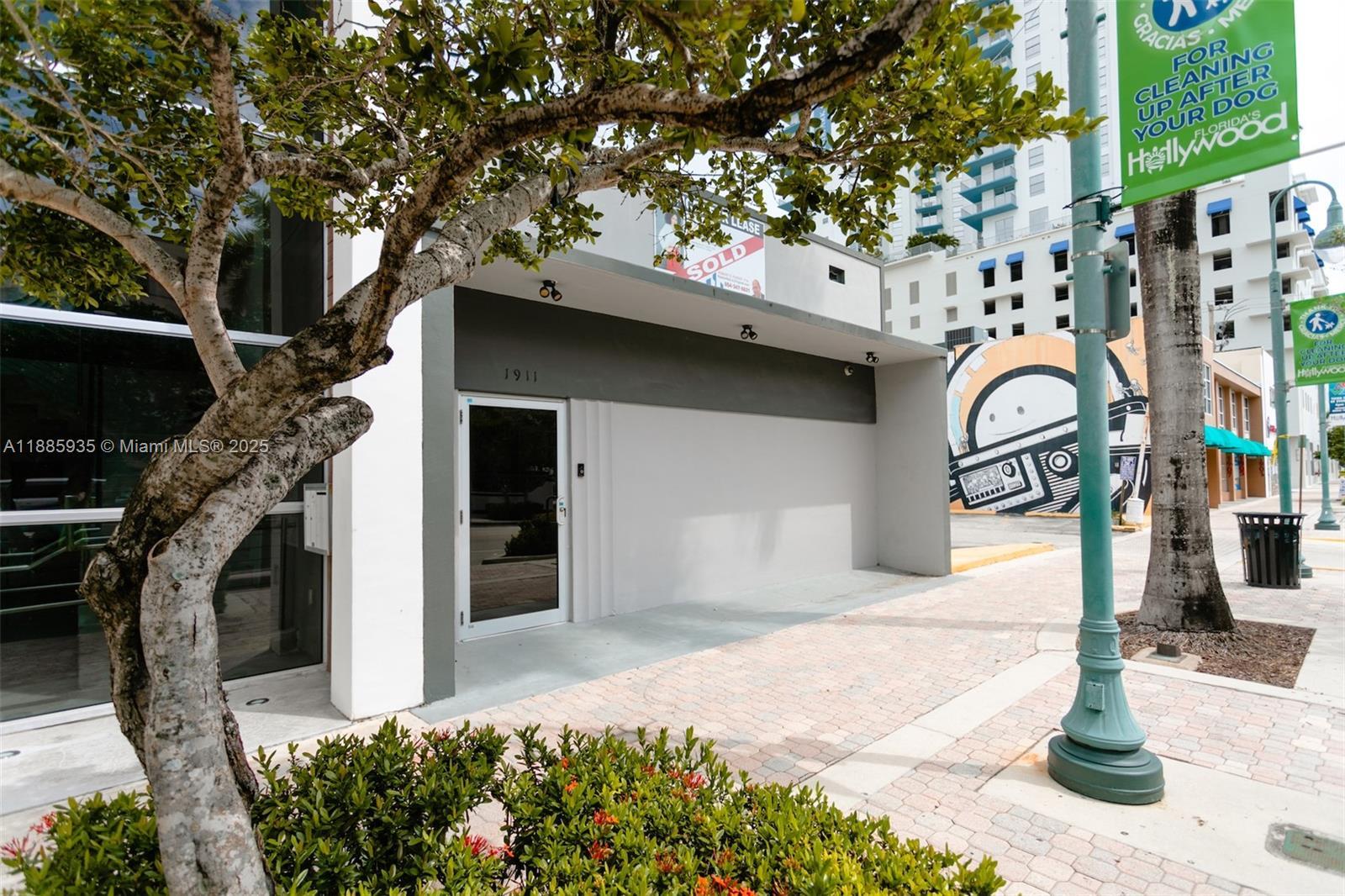 1911 Harrison St # 8, Hollywood FL 33020