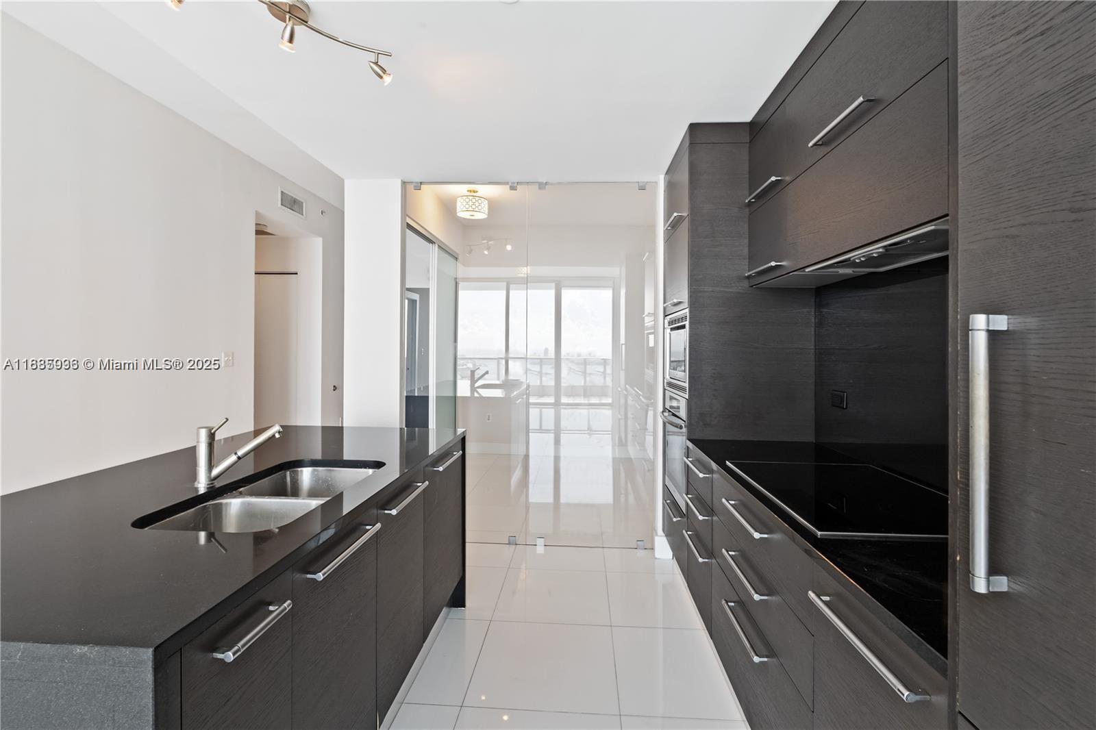 900 Biscayne Blvd # 5104, Miami FL 33132 photo 3