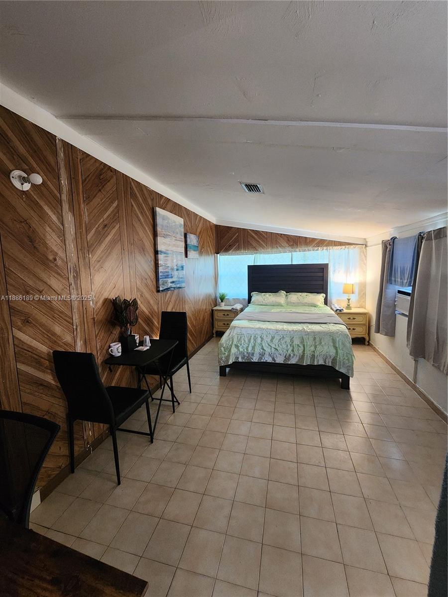 19631 NE 12th Ct, Miami FL 33179 photo 2
