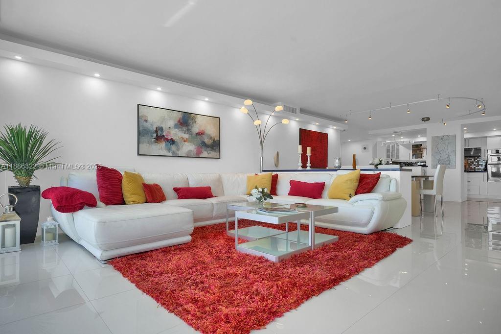 6039 Collins Ave # 1126, Miami Beach FL 33140 photo 4