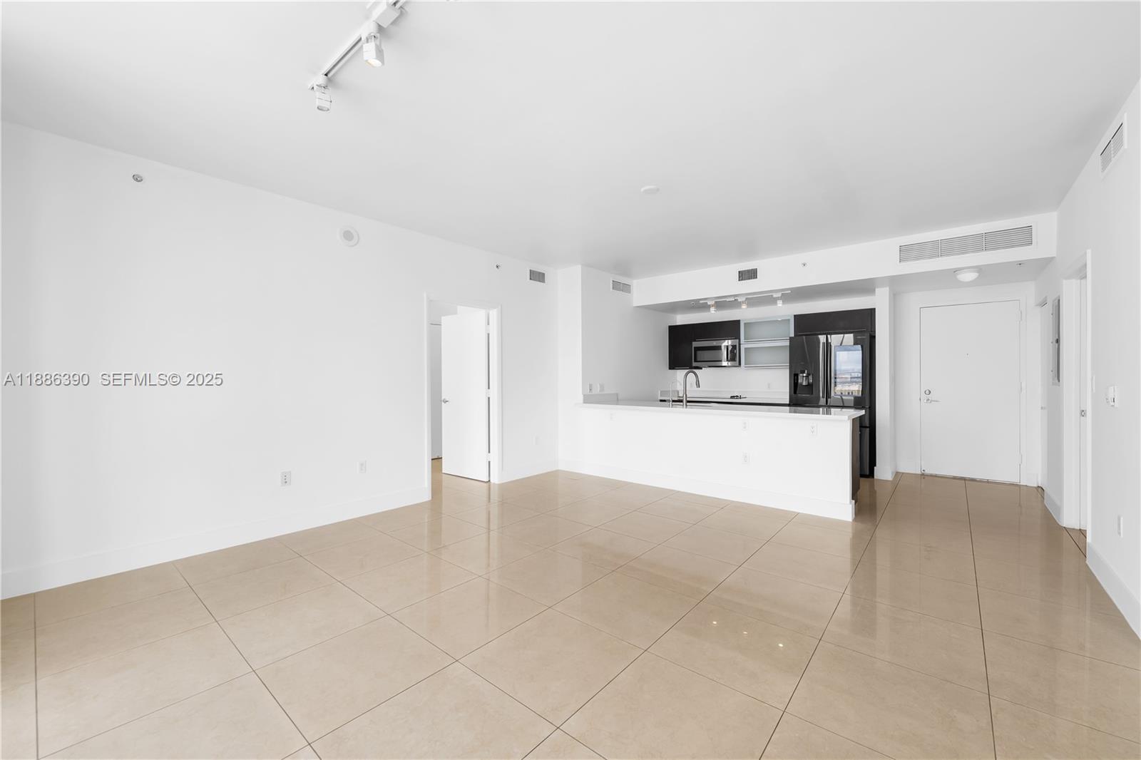90 SW 3rd St # 3305, Miami FL 33130 photo 2