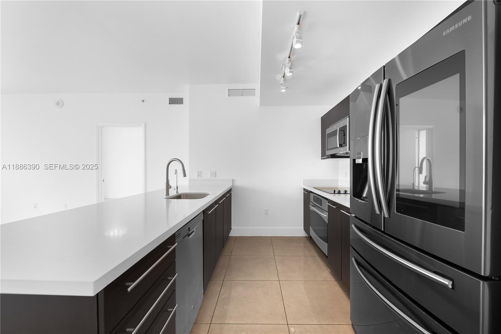 90 SW 3rd St # 3305, Miami FL 33130 photo 4