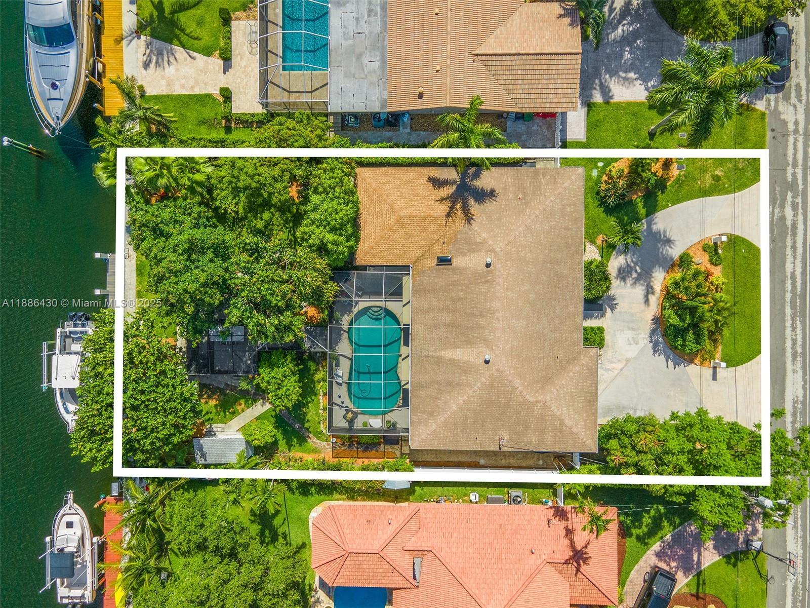 454 Tamarind Dr, Hallandale Beach FL 33009 photo 2