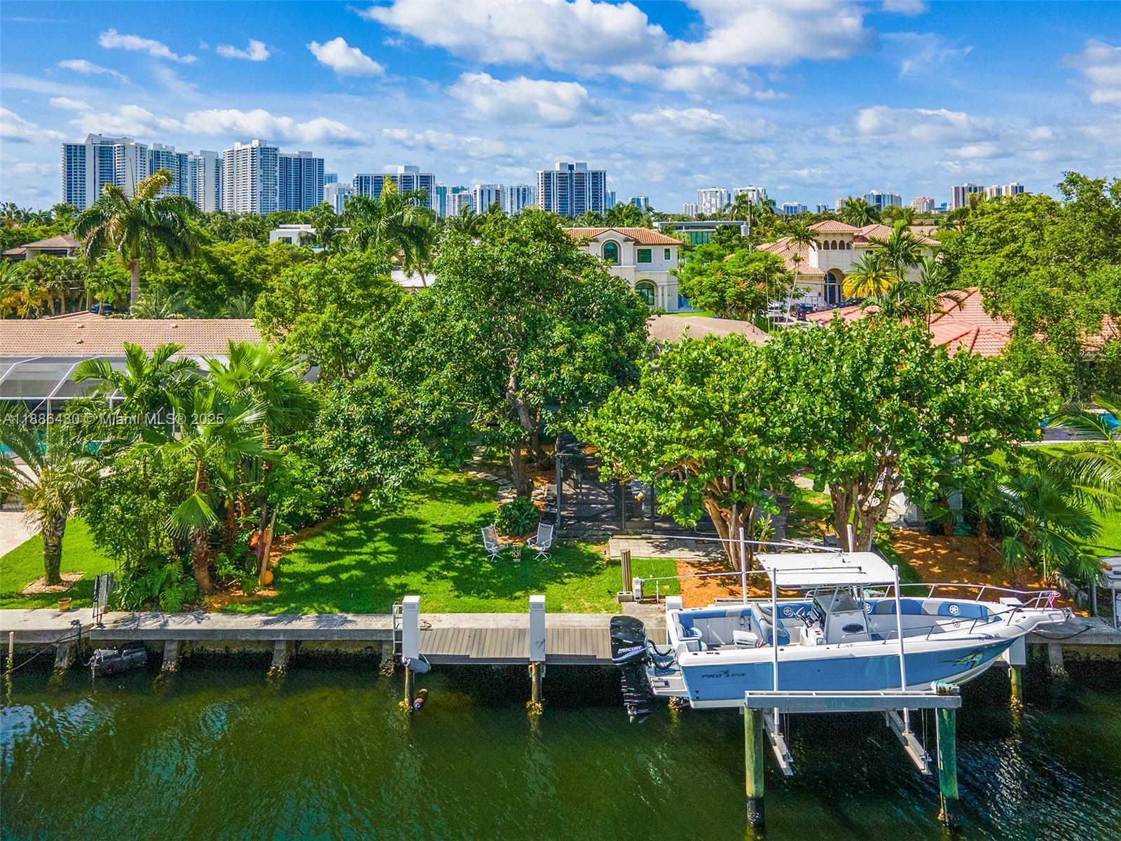454 Tamarind Dr, Hallandale Beach FL 33009 photo 3