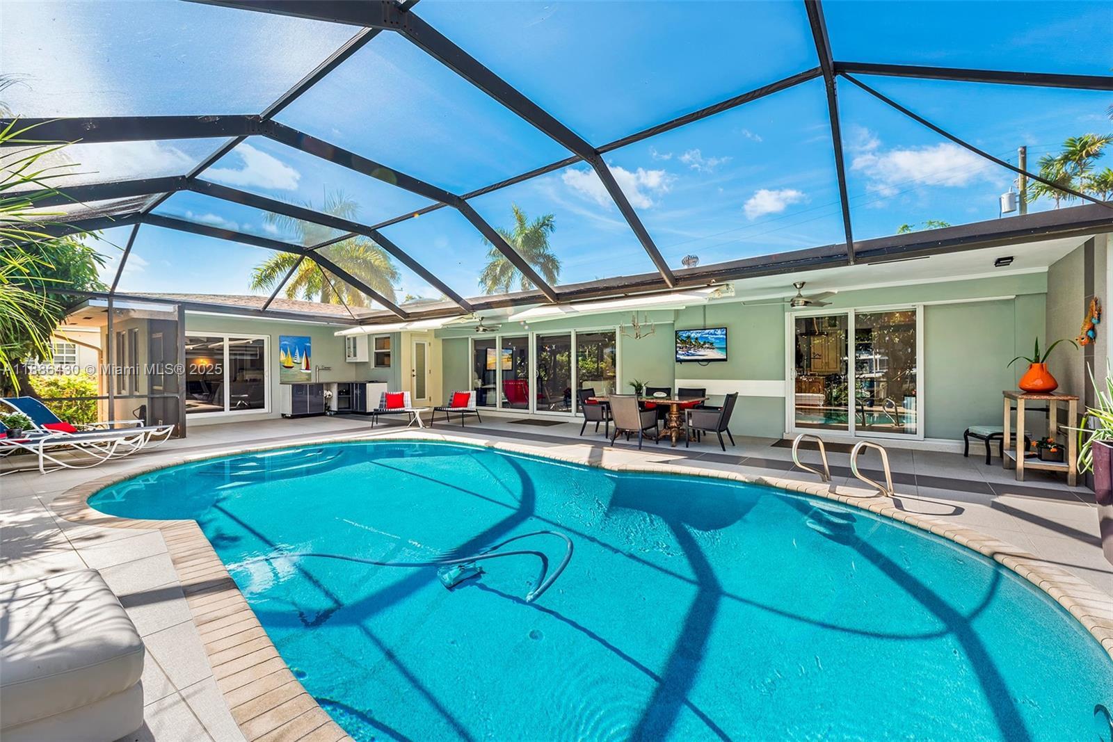 454 Tamarind Dr, Hallandale Beach FL 33009 photo 5
