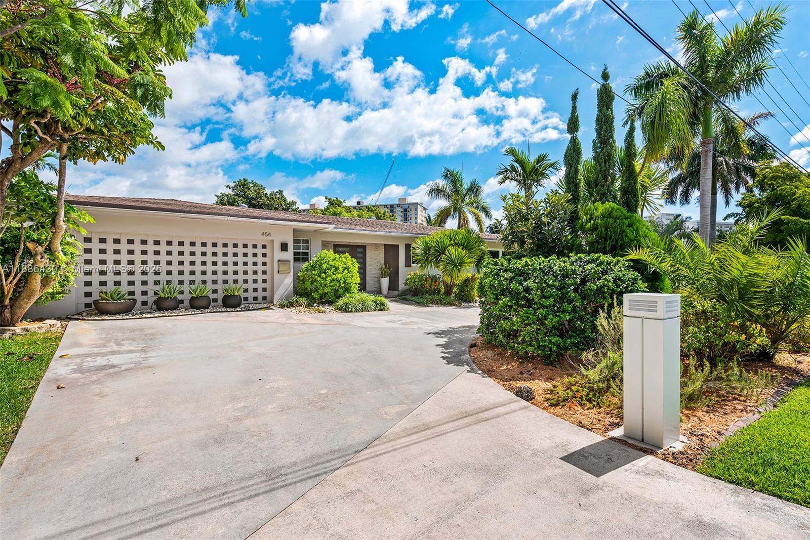 454 Tamarind Dr, Hallandale Beach FL 33009 photo 4