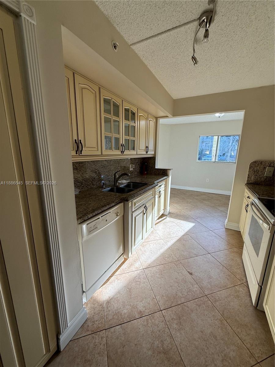 900 SW 142nd Ave # 101L, Pembroke Pines FL 33027 photo 3