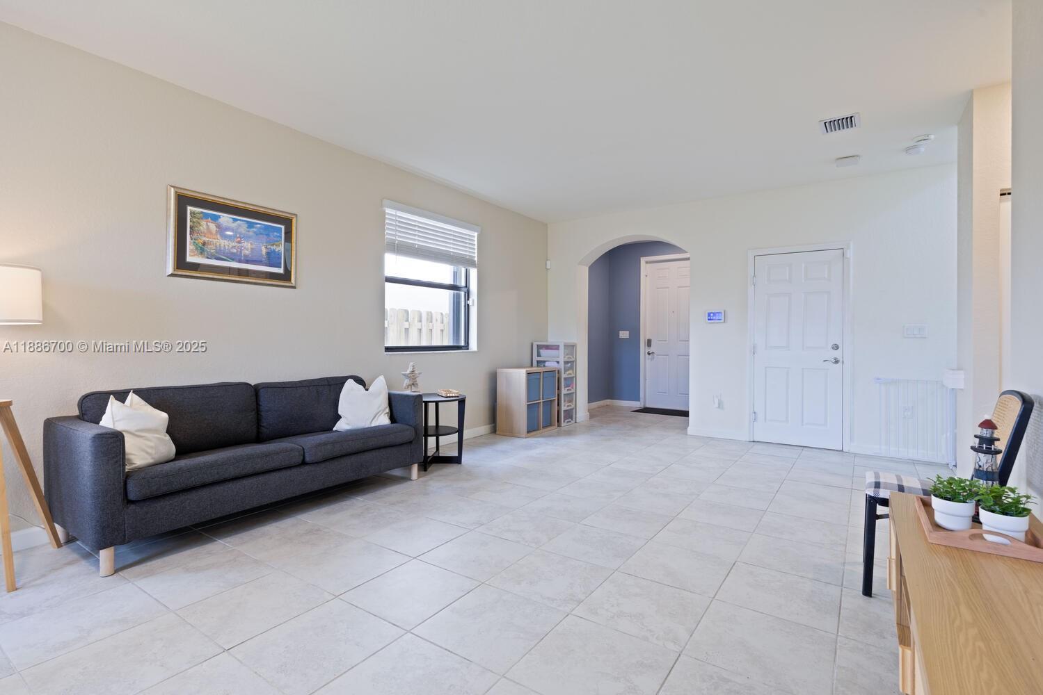 2442 NE 1st St, Homestead FL 33033 photo 3