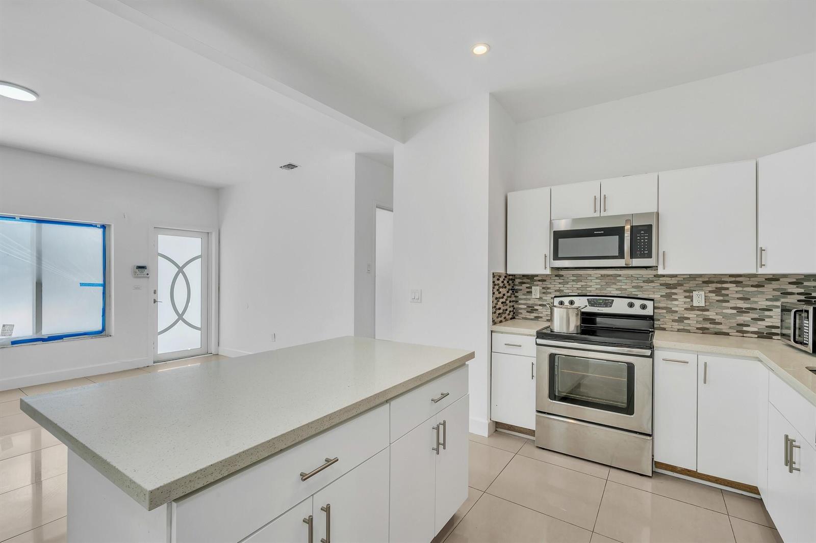 16010 NE 5th Avenue, Miami FL 33162 photo 5