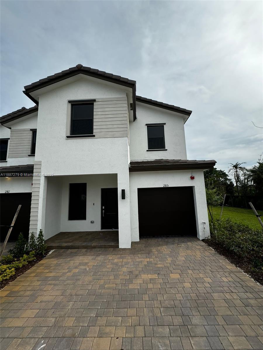 285 SW 159th Ln, Pembroke Pines FL 33027 photo 2