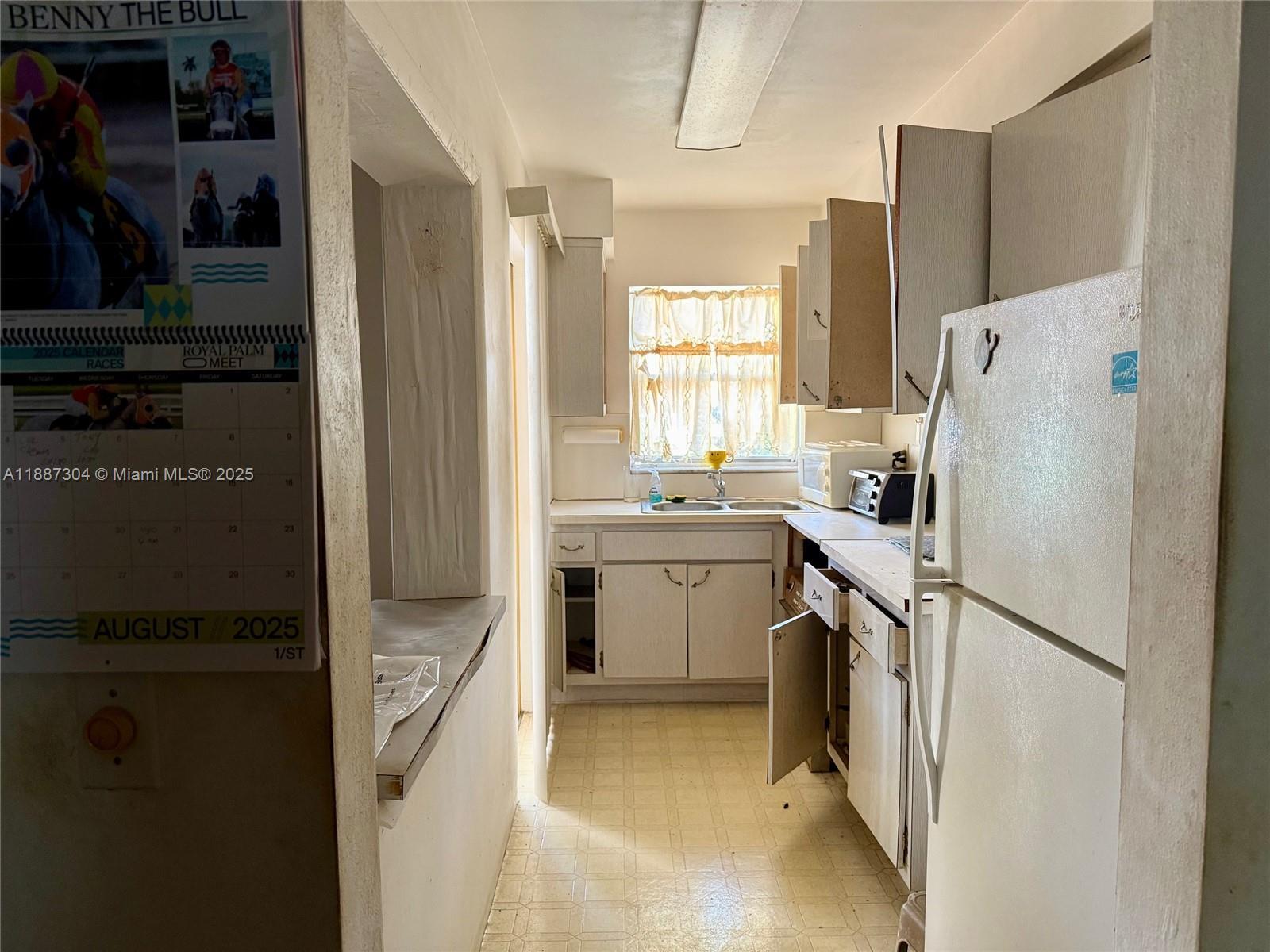 160 NE 8th Ave # 25A, Hallandale Beach FL 33009 photo 4
