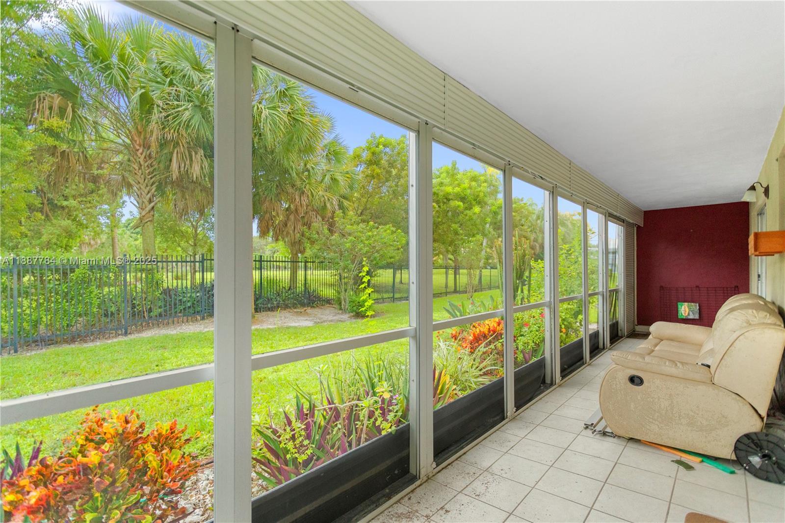 4800 Hillcrest Ln # 101, Hollywood FL 33021 photo 2