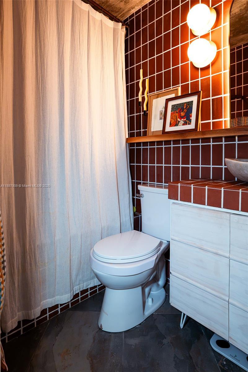 1801 S Treasure Dr # 526, North Bay Village FL 33141 photo 4