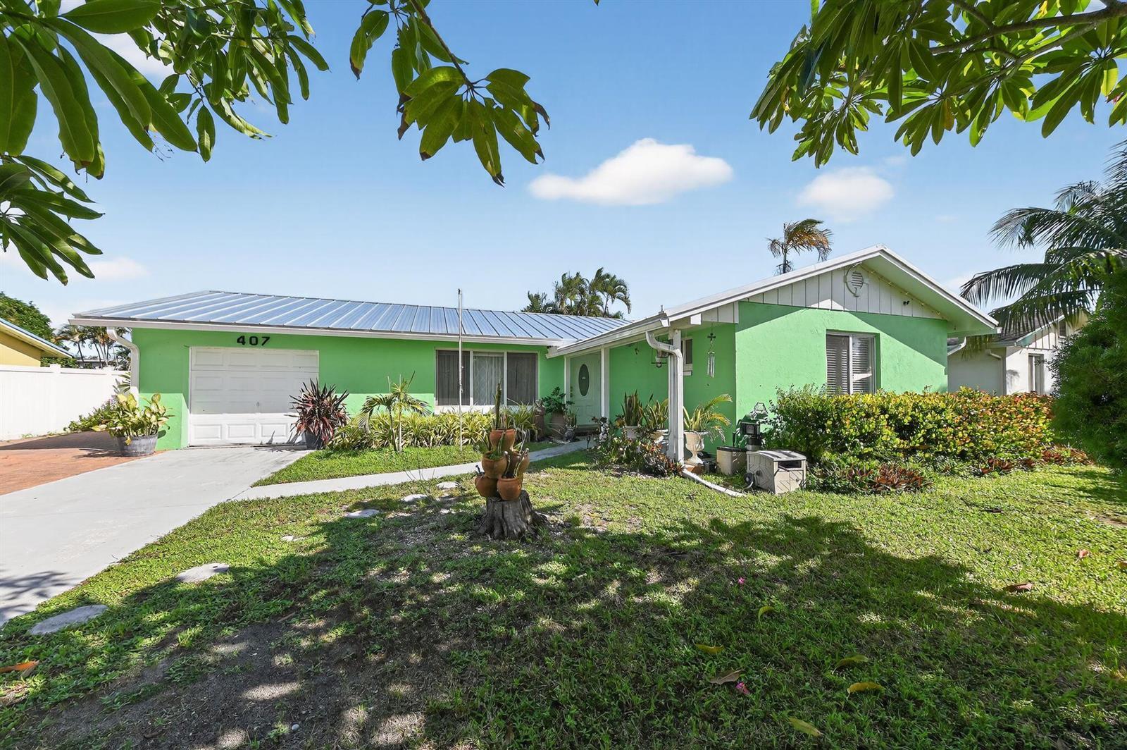 407 Highwood Circle, Jupiter FL 33458 photo 2