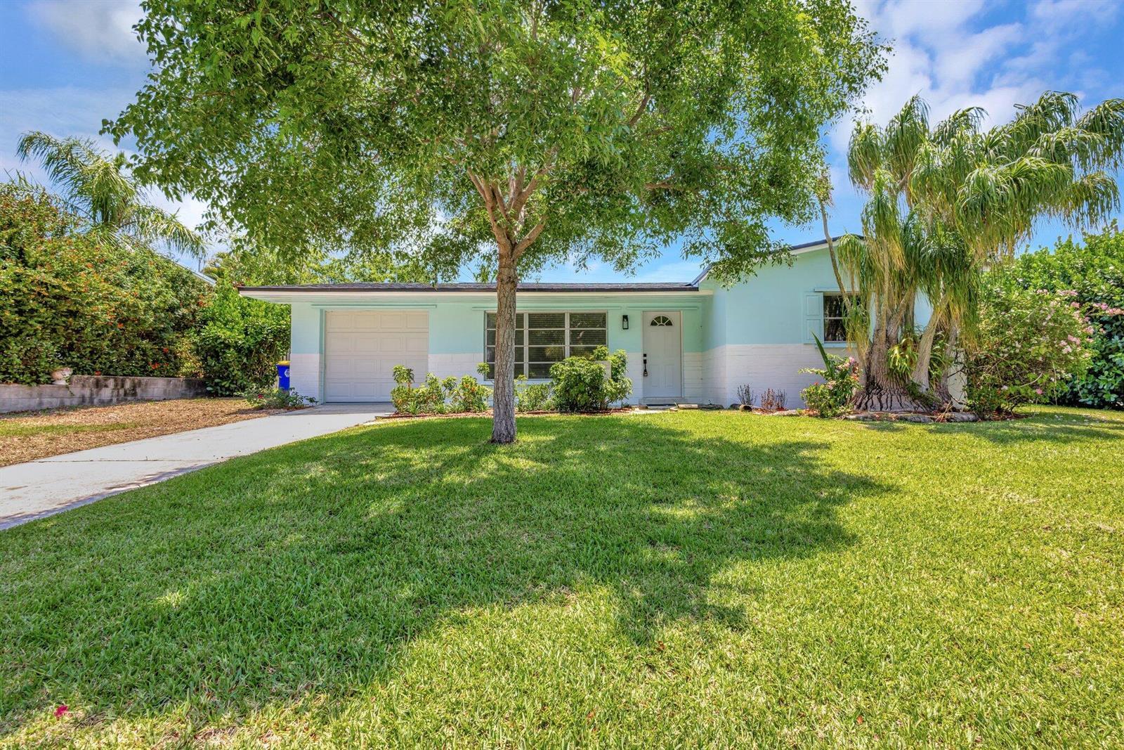 3837 NE Melba Drive, Jensen Beach FL 34957 photo 2