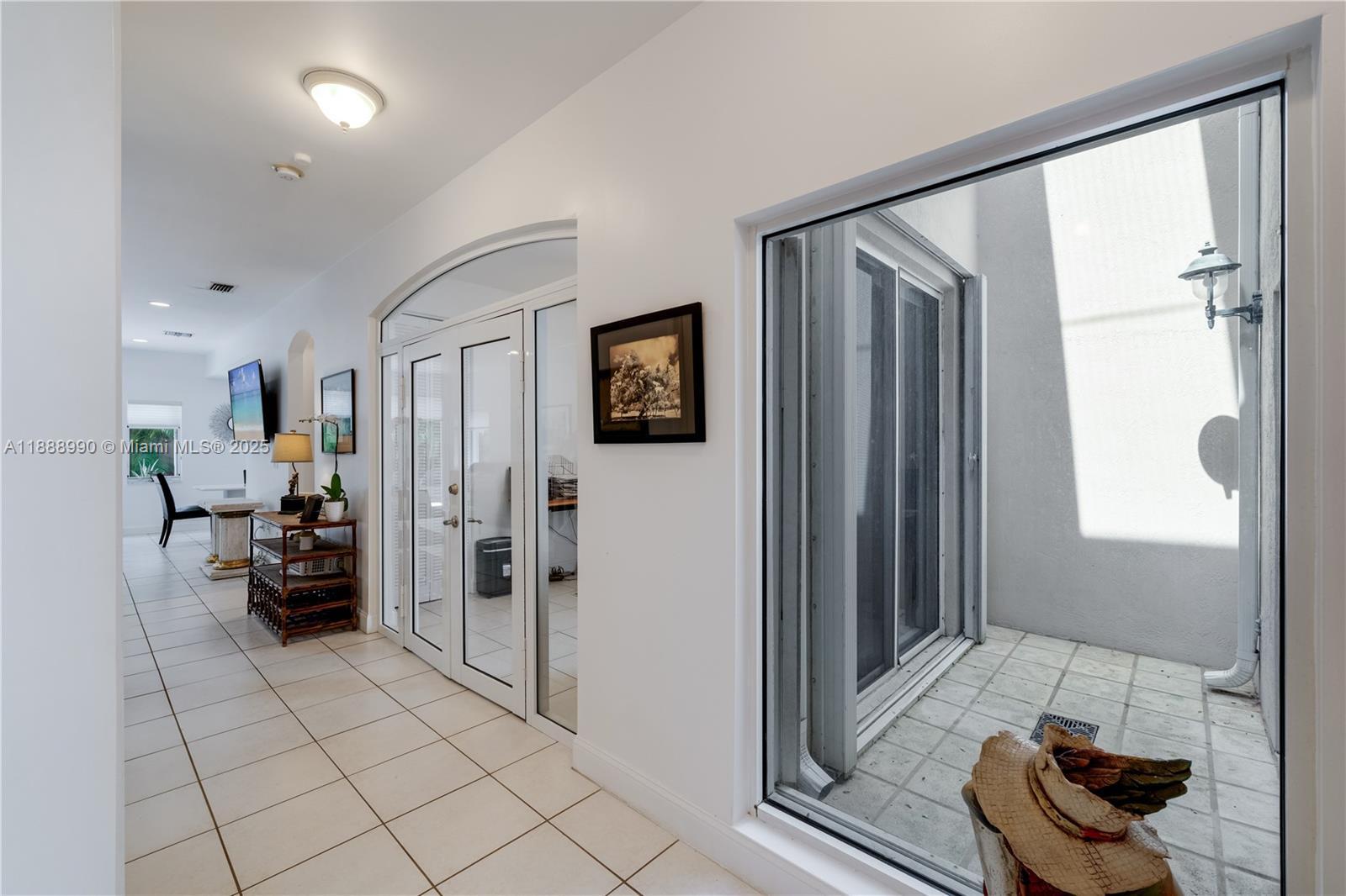 8523 SW 139th Ter, Palmetto Bay FL 33158 photo 4