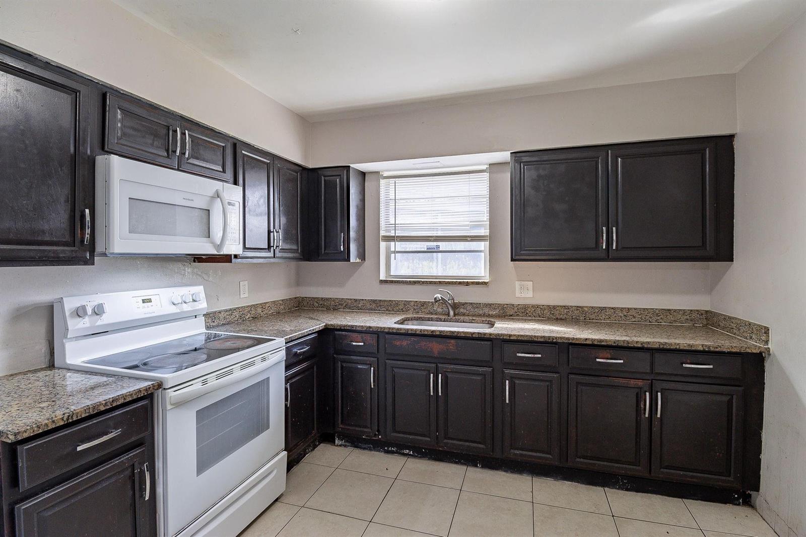 404 NW 5th Avenue, Boynton Beach FL 33435 photo 2