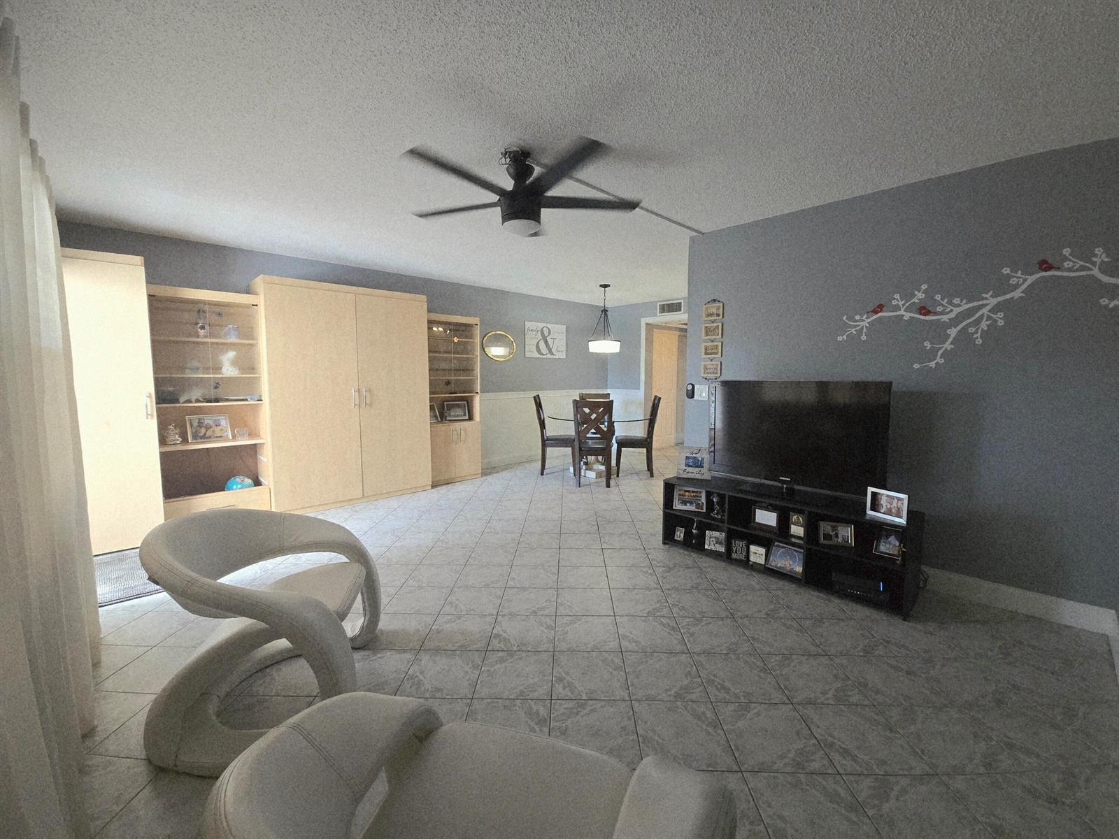 2010 Westbury F # 2010, Deerfield Beach FL 33442 photo 3