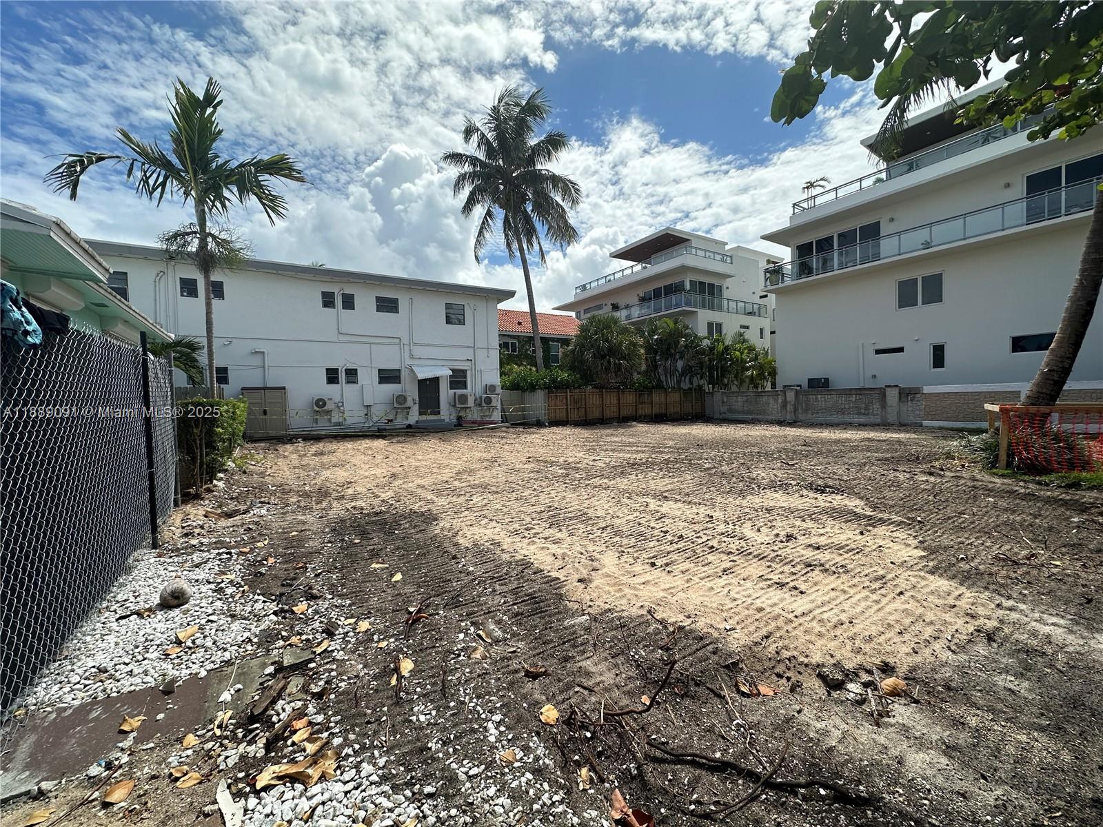 350 Walnut St, Hollywood FL 33019 photo 2