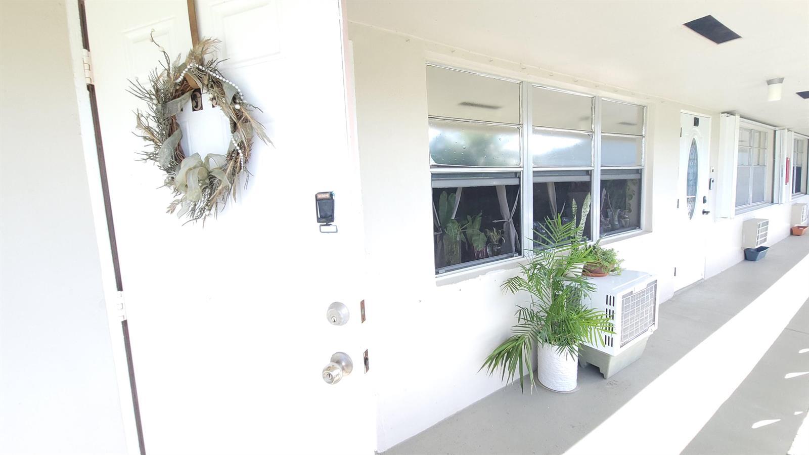 159 Cambridge G, West Palm Beach FL 33417 photo 2