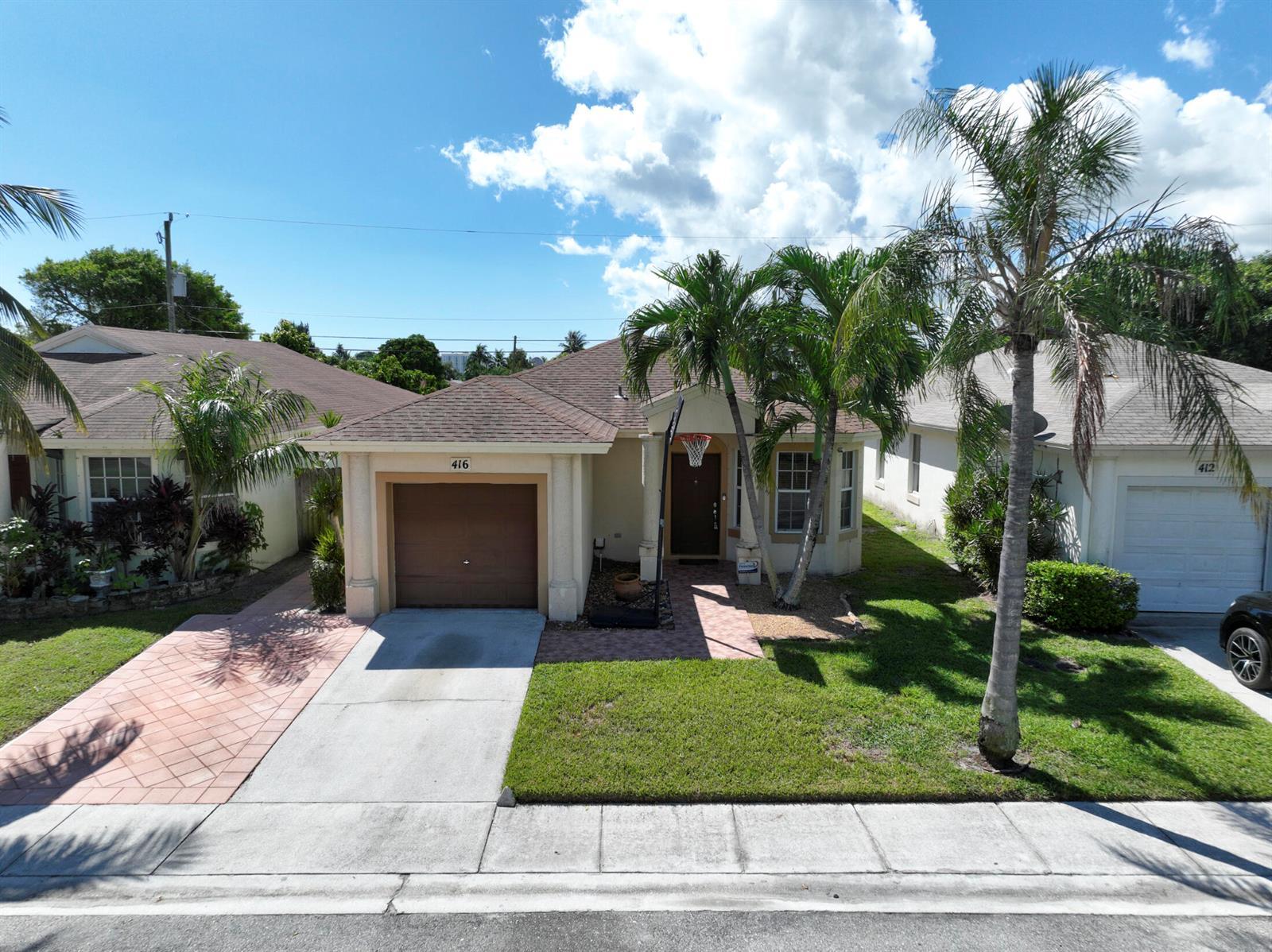 416 Circle Drive S, Boynton Beach FL 33435 photo 2