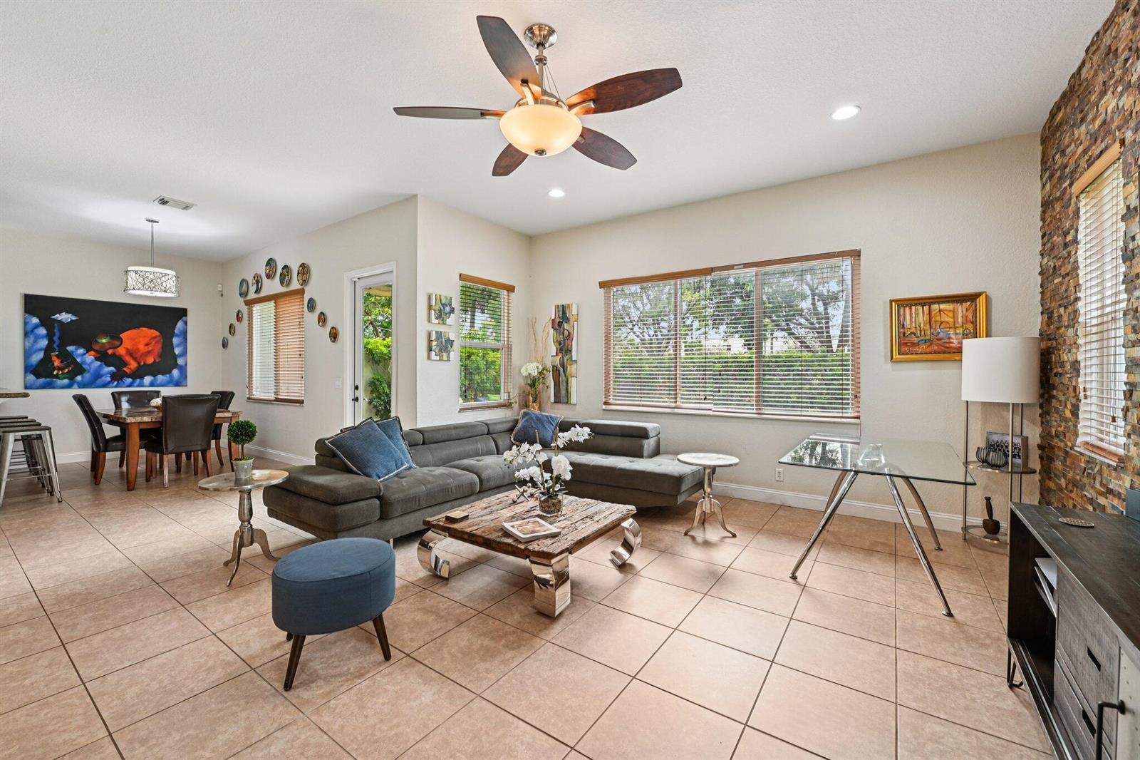 553 Gazetta Way, West Palm Beach FL 33413 photo 4