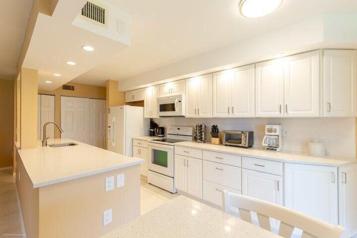 110 Half Moon Circle # E2, Hypoluxo FL 33462 photo 2