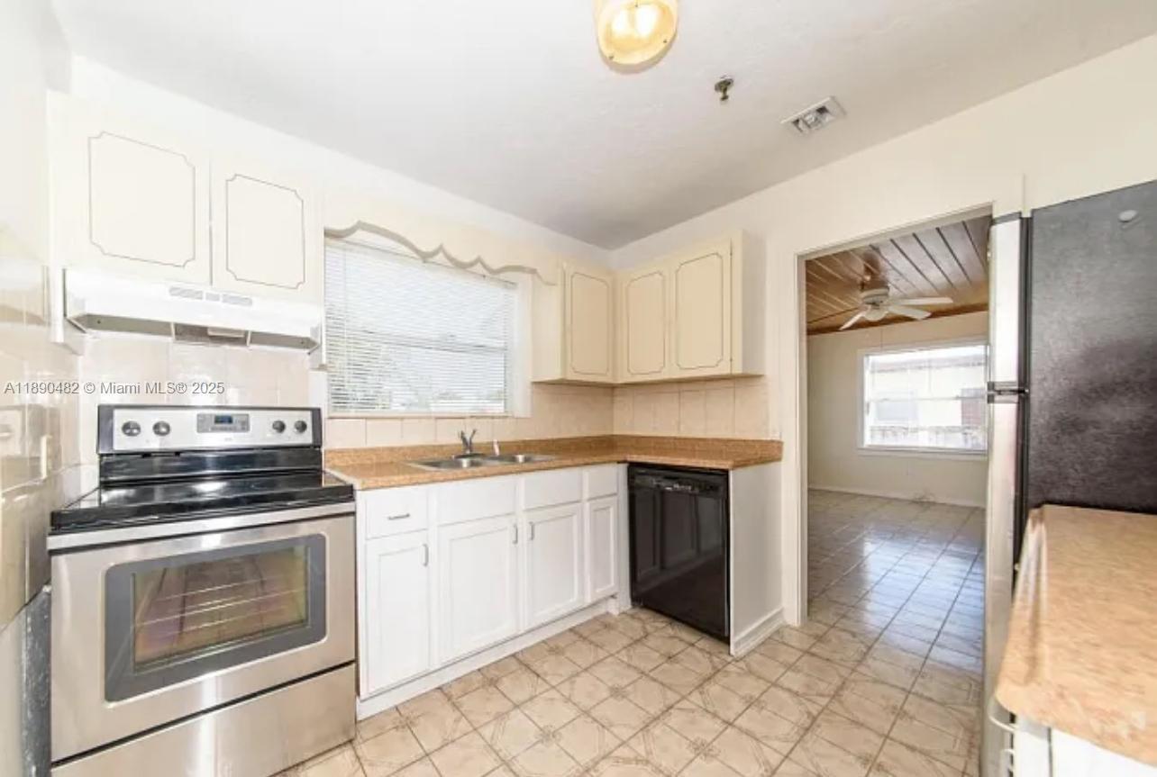 438 Malverne Rd # 1, West Palm Beach FL 33405 photo 3